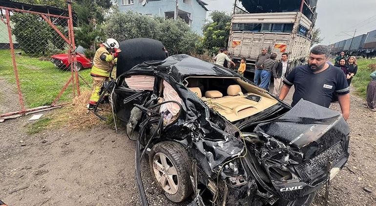 Hatay’da korkutan kaza Yük treni otomobile çarptı, 2 yaralı