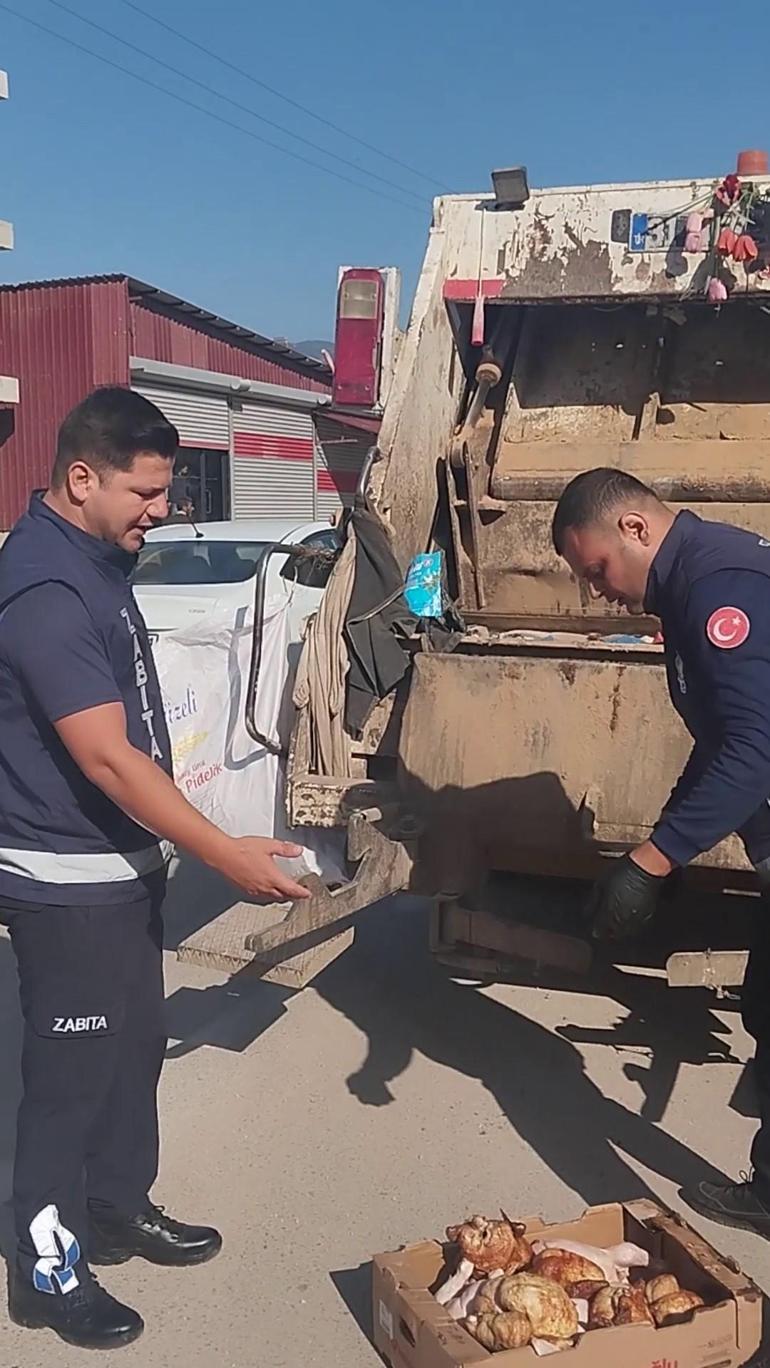 Hatayda restoranda mide bulandıran görüntüler Vatandaşlara yedirilmeye hazırlanan bozuk tavuklar ele geçirildi