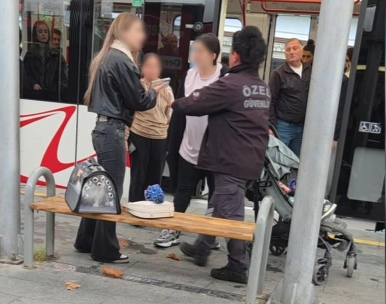 Samsunda tramvay istasyonunda gerginlik Özel çocuğun annesiyle genç kız arasında arbede