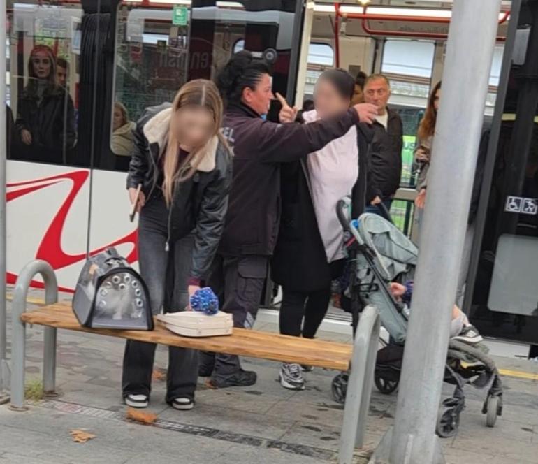 Samsunda tramvay istasyonunda gerginlik Özel çocuğun annesiyle genç kız arasında arbede