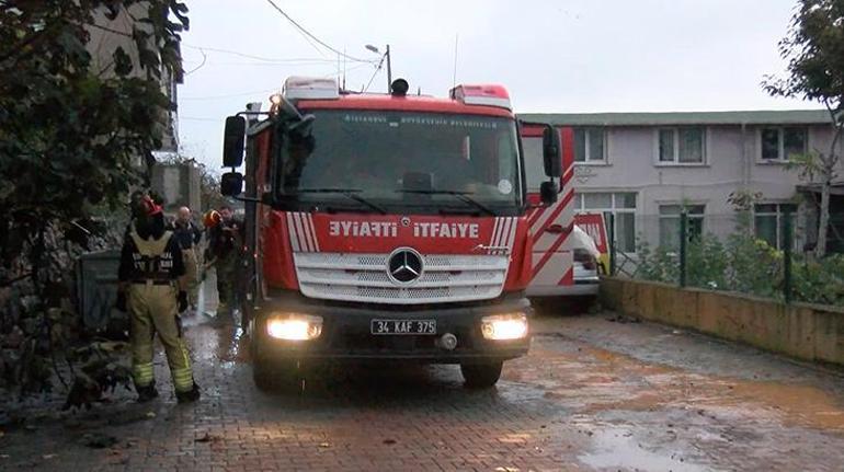 Sultanbeylide korkutan görüntüler Anne ve oğlu çamura saplandı... İşte ekipleri seferber eden olay