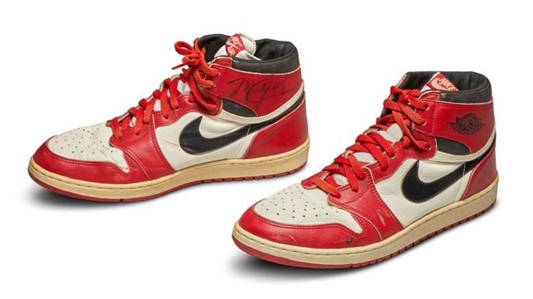Michael Jordanın imzalı ayakkabısı 560 bin dolara satıldı