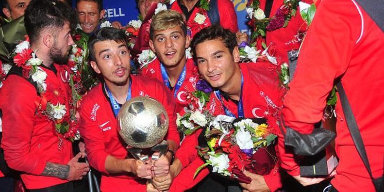 Son dakika - Ampute Milli Futbol Takımına uçakta anons jesti
