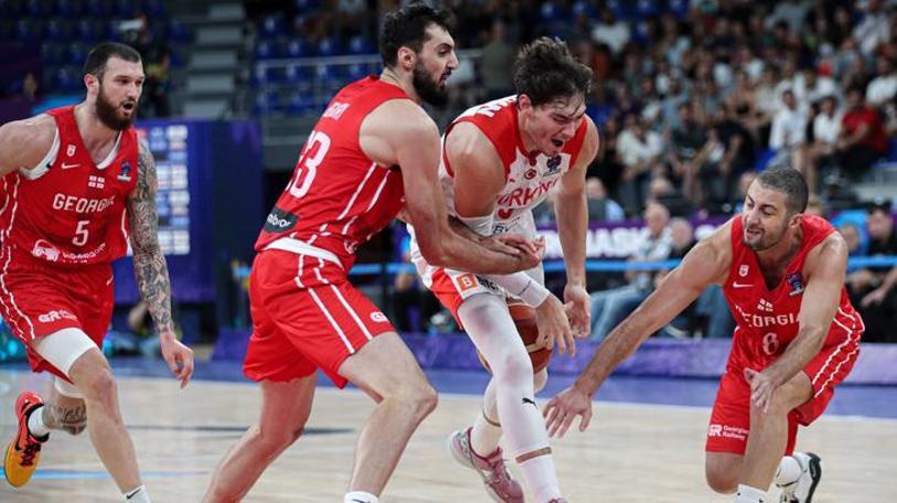 Türkiye - Gürcistan EuroBasket maçında kavga çıktı Ömer Onan patladı; Turnuvadan çekiliriz