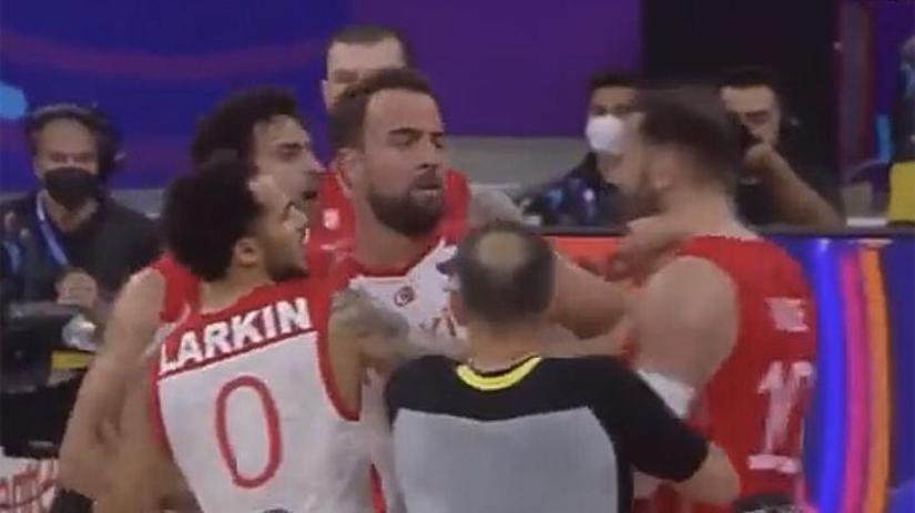Türkiye - Gürcistan EuroBasket maçında kavga çıktı Ömer Onan patladı; Turnuvadan çekiliriz