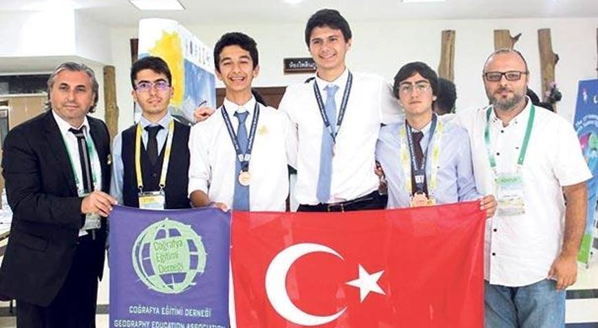 Liseliler, Tayland’dan ödülle döndüler