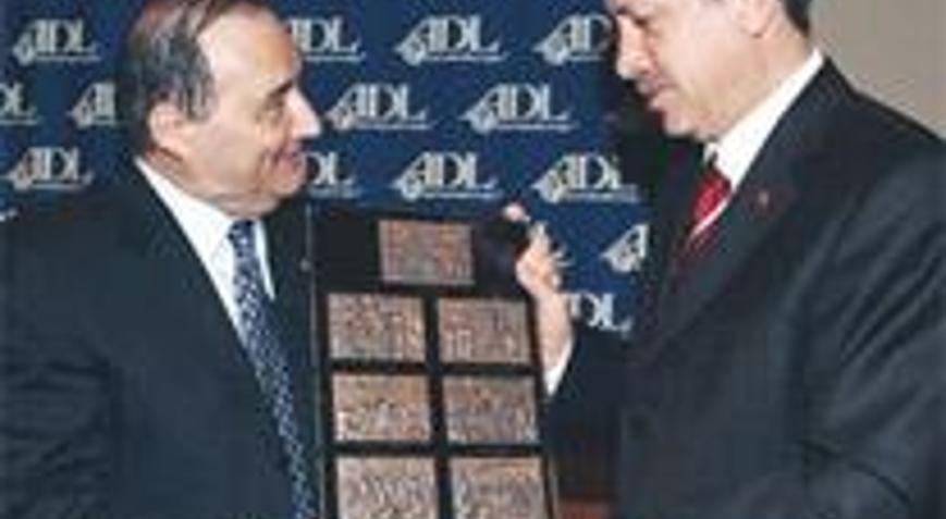 Yahudi lobisi ayakta