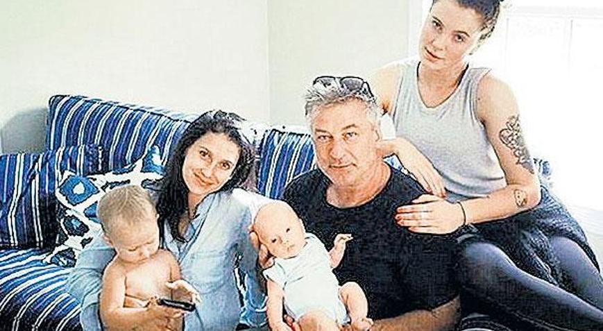 Alec Baldwin dördüncü kez baba oldu