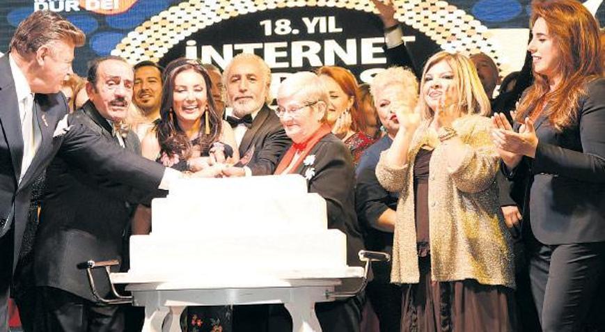 Ödül gecesine ünlü yağmuru