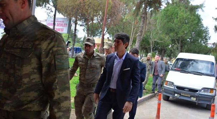 24 asker gözaltında, 10 asker aranıyor