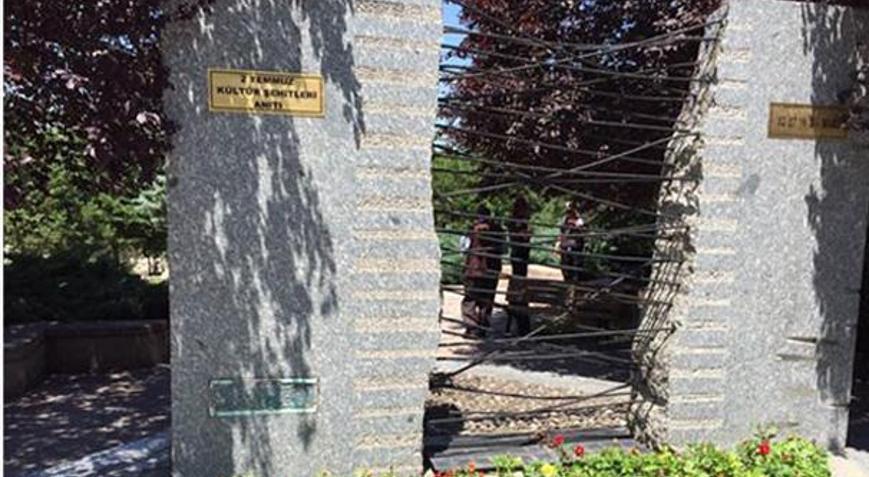 Sivas katliamı kurbanlarının anıt mezarına saldırı