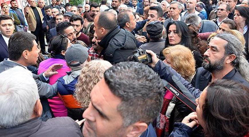 Devir teslim töreninde ortalık bir anda karıştı