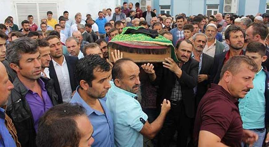 Denizde boğulan üç kardeş toprağa verildi