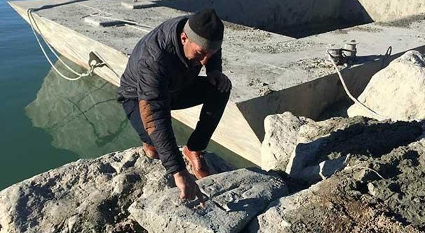 Van Gölünden haç figürlü taşlar çıktı