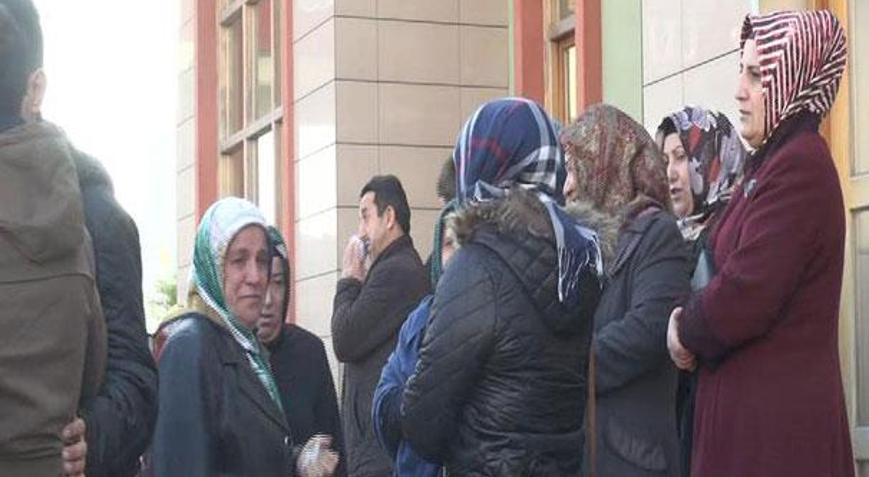 Yaralı yakınlarının hastane önünde bekleyişi sürüyor