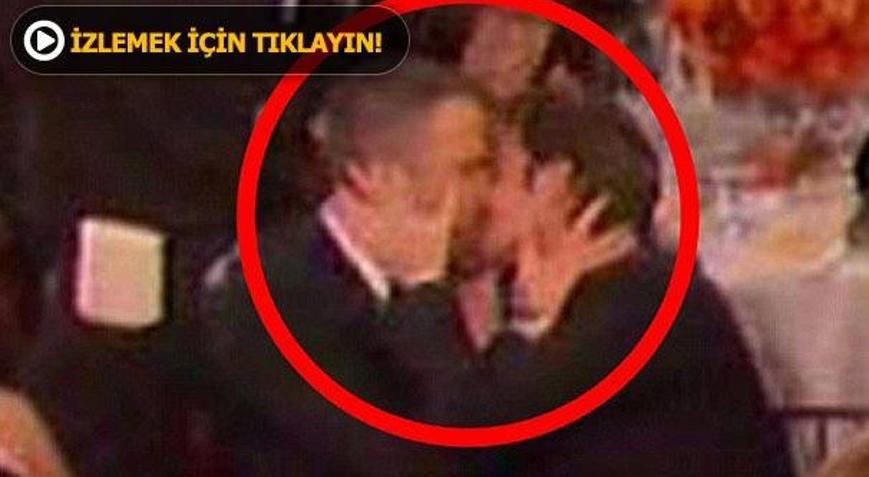 Altın Küreye damga vuran öpücük