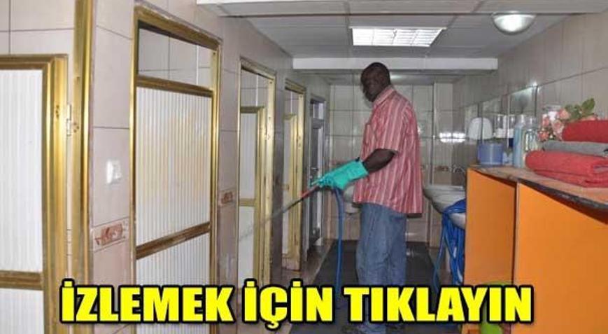 9 dil bilen profesör tuvalet temizliyor