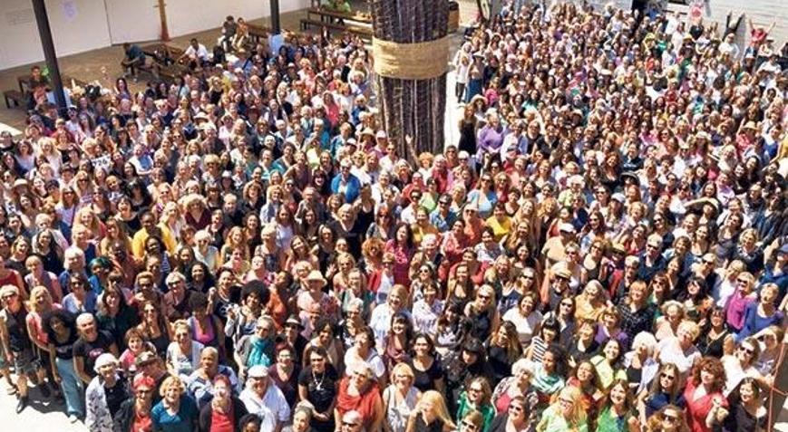 733 kadın sanatçı bir araya geldi