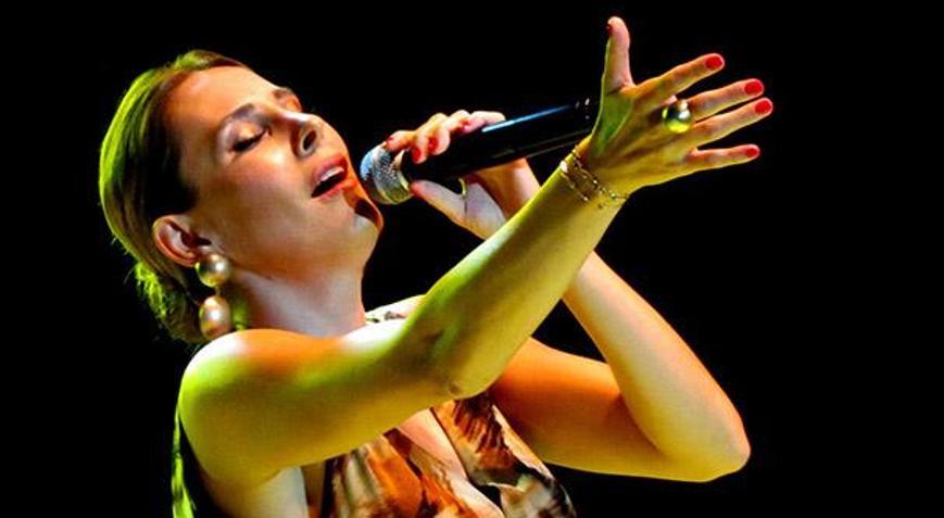 Funda Arar ve Mehmet Erdem, Antalyalıları coşturdu