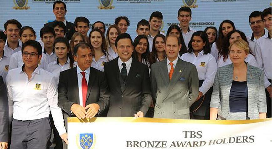 İngiltere Kraliyet Ailesi Prensi Edward okul açılışında