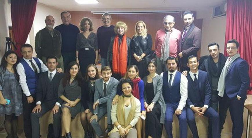 Sahne Tozu Tiyatrosu usta isimleri bir araya getirdi