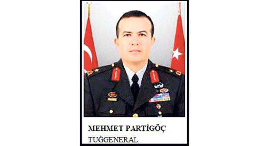 En az 30  üst rütbeli