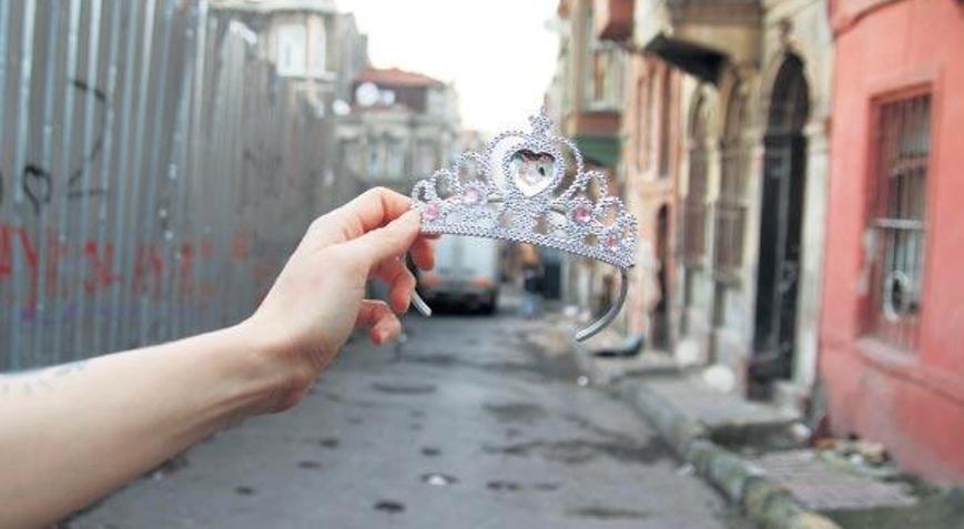 Tarlabaşı’nda bir prenses geziniyor