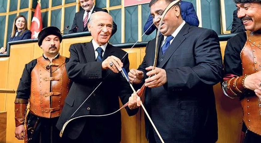 Barzani’ nin bayrağını  görmeye tahammülümüz yok