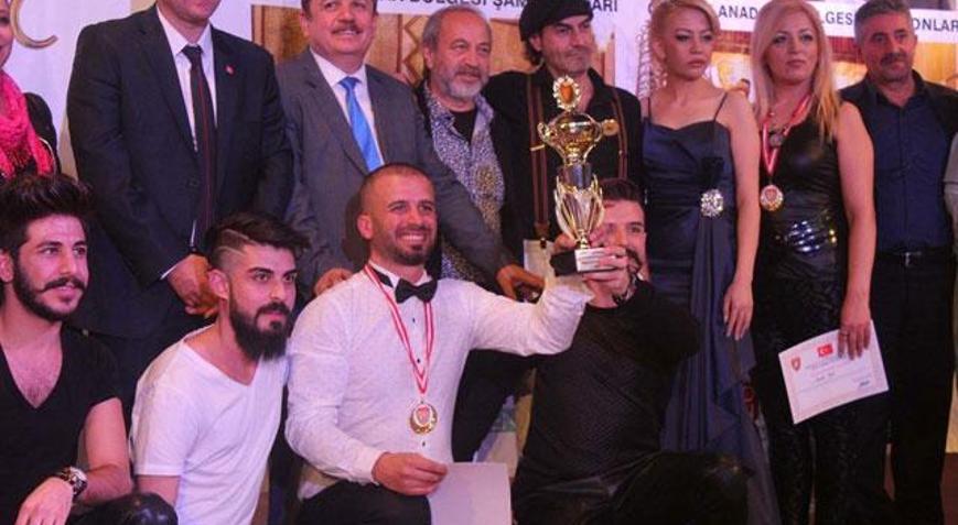 Kürşat Işık yarattığı saçla ödül aldı