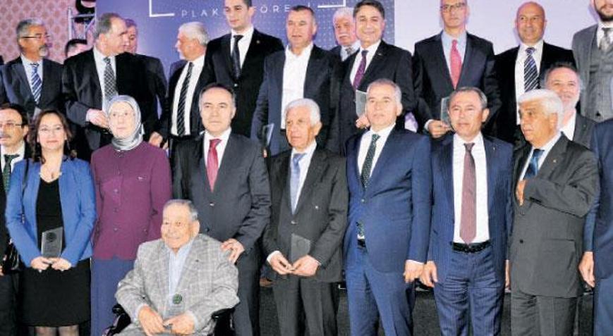 Denizli’nin 33 şirketine plaket