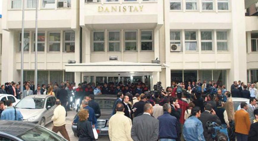 ‘Önceki mesleğinin  getirdiği alışkanlık’