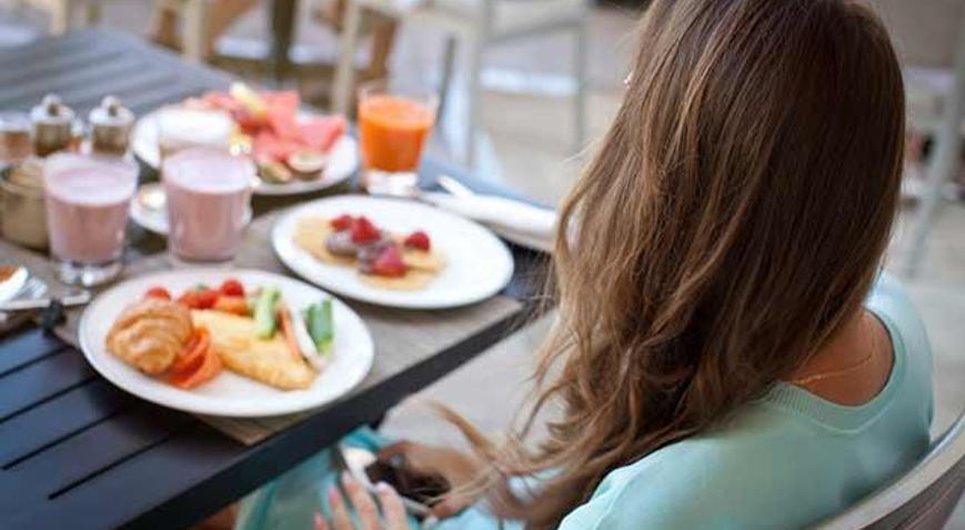 Oruçluyken tok tutan besinler nelerdir Oruçluyken kaçınılması gereken besinler nelerdir