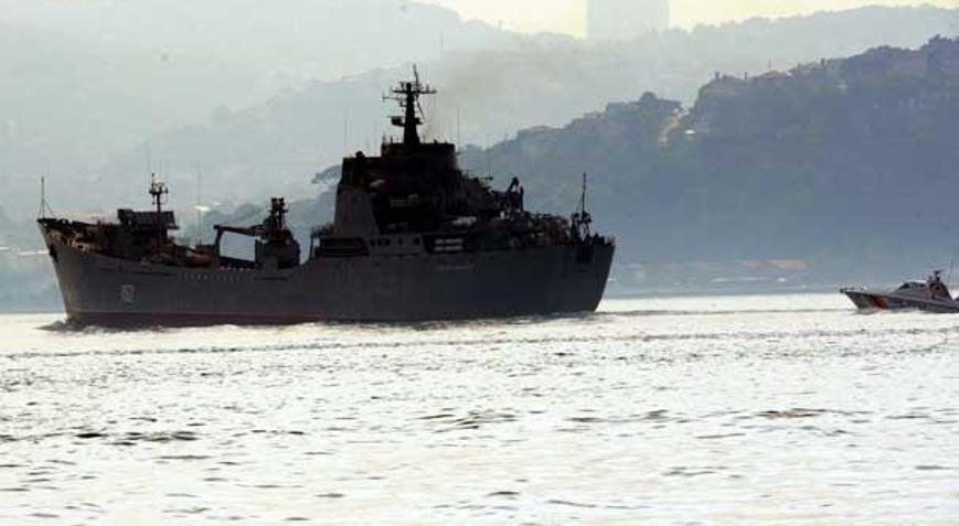 Rus savaş gemisi İstanbuldan geçti