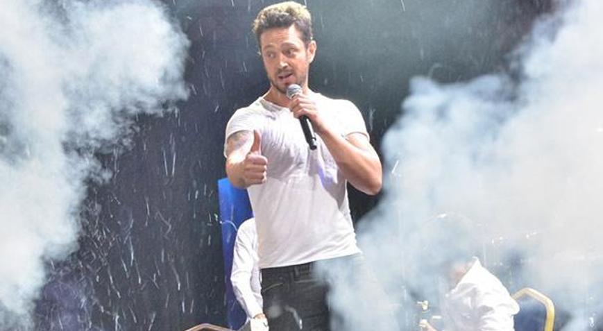 Murat Boz, TBS mezuniyet gecesinde