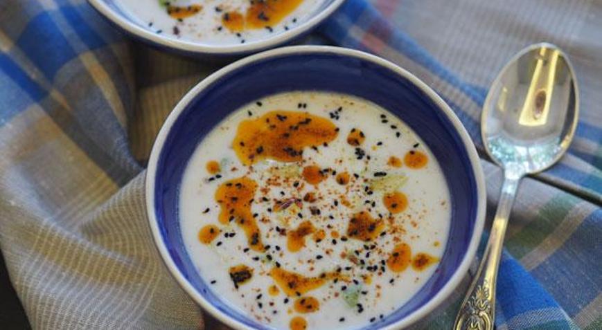 Kinoalı ve avokadolu ayran aşı çorbası