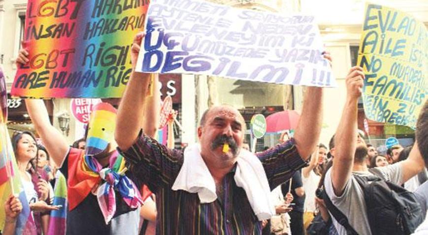 Ahmet mezarda 	katil baba firarda