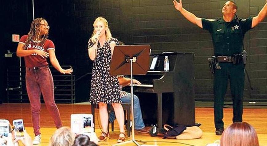 Kristen Bell çocuklara söyledi