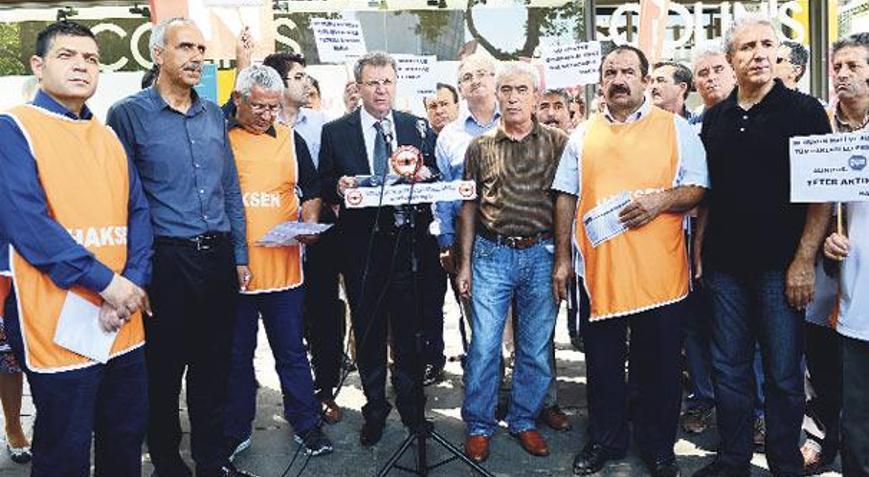 Maaş protestosunda bordrolarını yediler