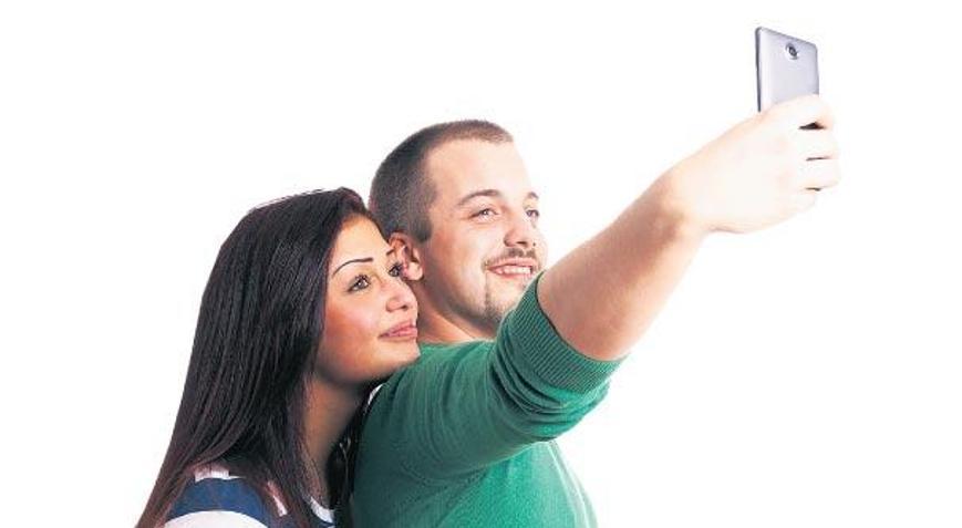 O iddia yalan çıktı Çağımızın  sosyal vebası: SELFITIS