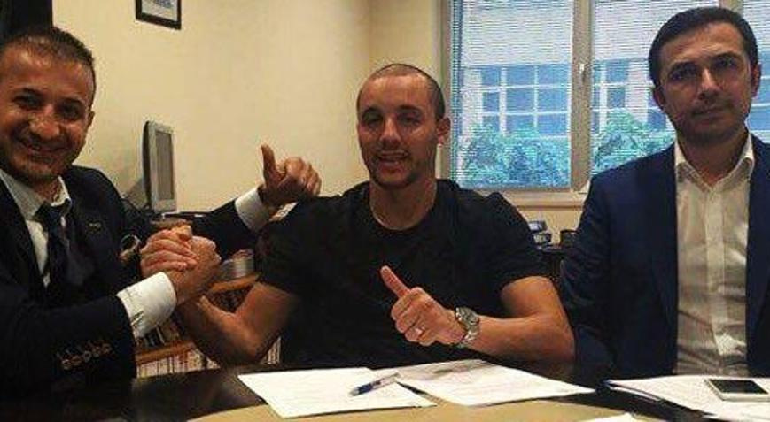 Aatıf Chahechouhe Fenerbahçenin ilk Faslı futbolcusu oldu