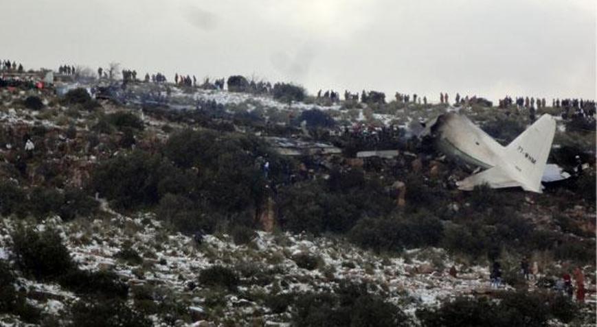 Cezayirdeki uçak kazasında 77 kişi öldü