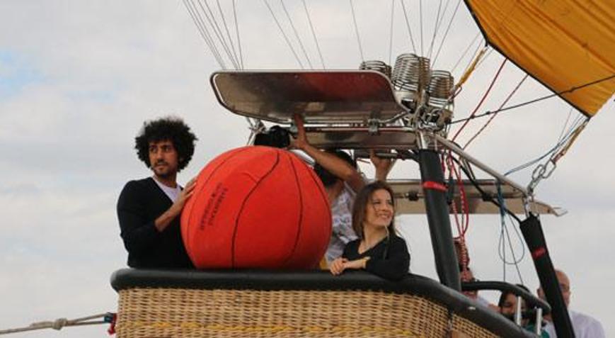 Tutku Açık üçlüğü göklerden attı