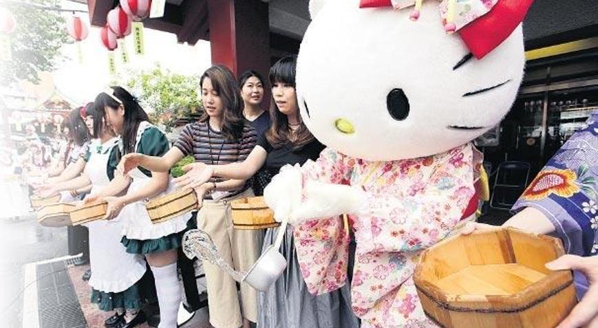 Hello Kitty sıcaklara karşı