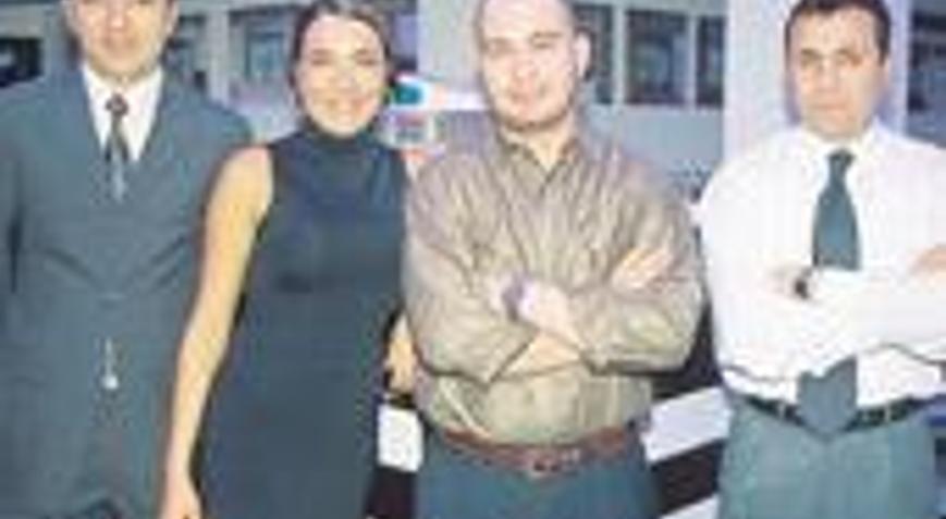 Yıldırımın olay defilesinde  kraliçe çırılçıplak