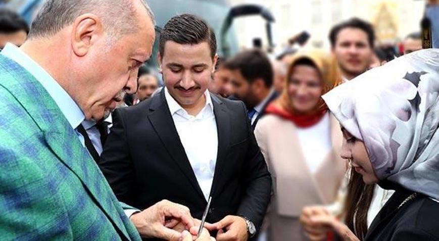 Cumhurbaşkanı Erdoğan 15 Temmuz Gazisinin söz yüzüğünü taktı