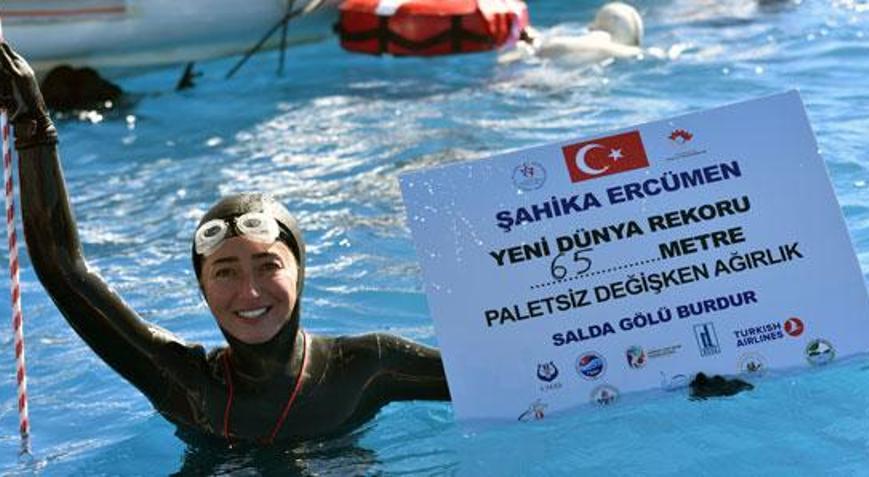 Şahika Ercümenden Salda Gölünde dünya rekoru