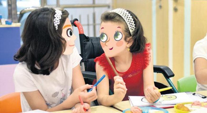 Savaşın izlerini oyunla unuttular