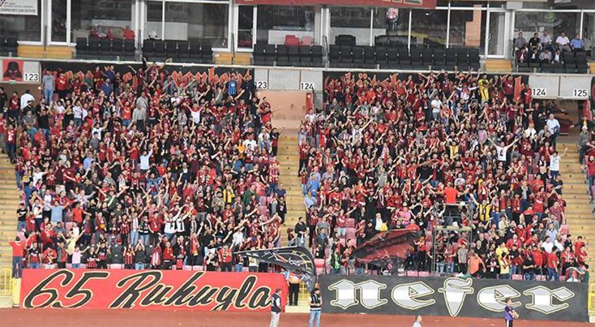 Taraftar Eskişehirsporu yalnız bırakmadı