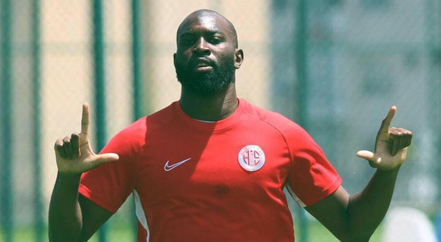 Souleymane Doukara Antalyaspordan ayrıldı