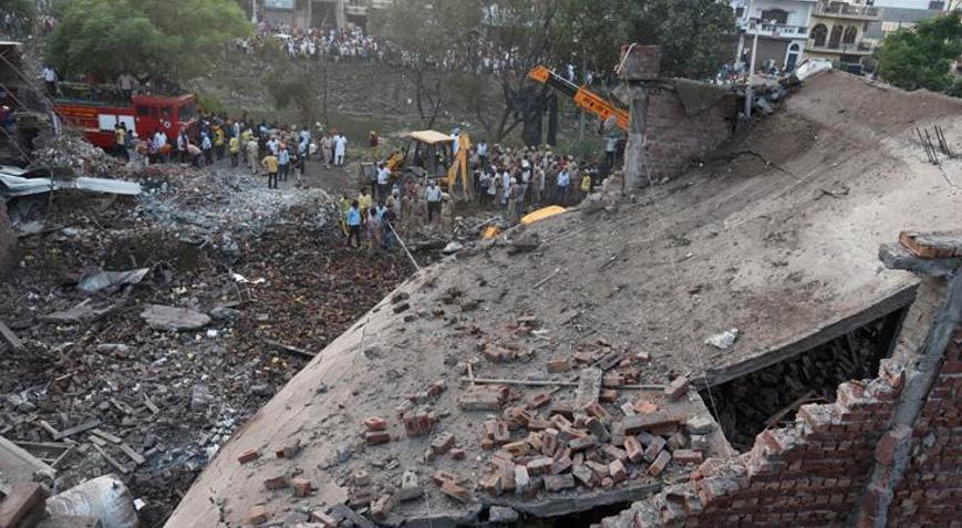 Havai fişek fabrikası patladı